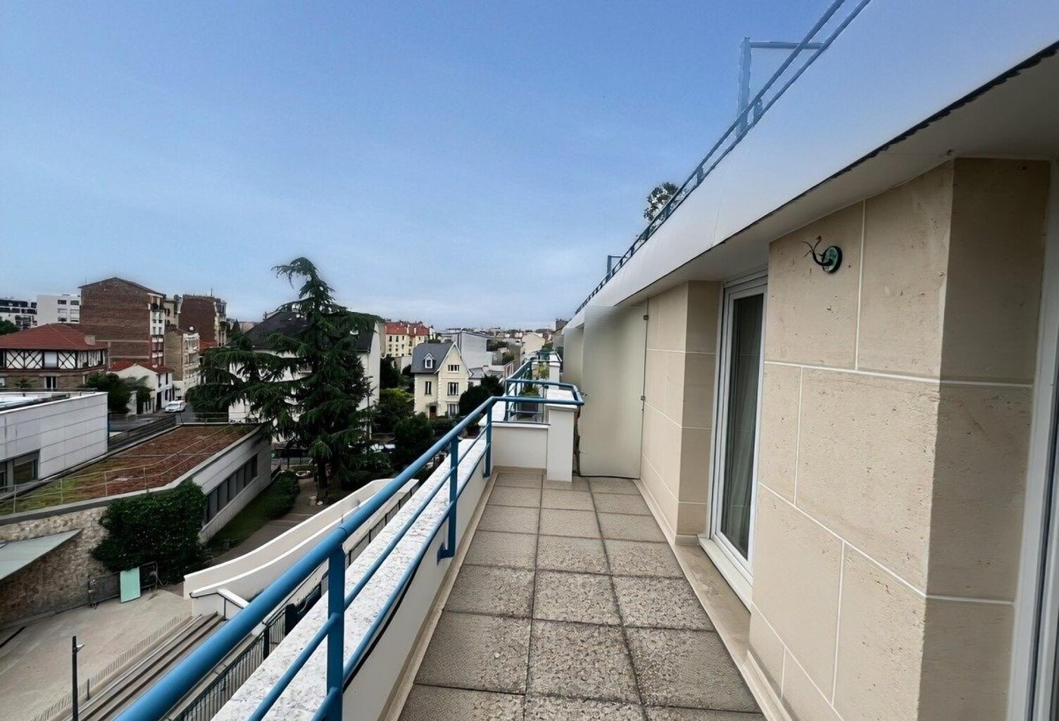 Appartement 3 pièces avec terrasse  Parking & cave — photo 1