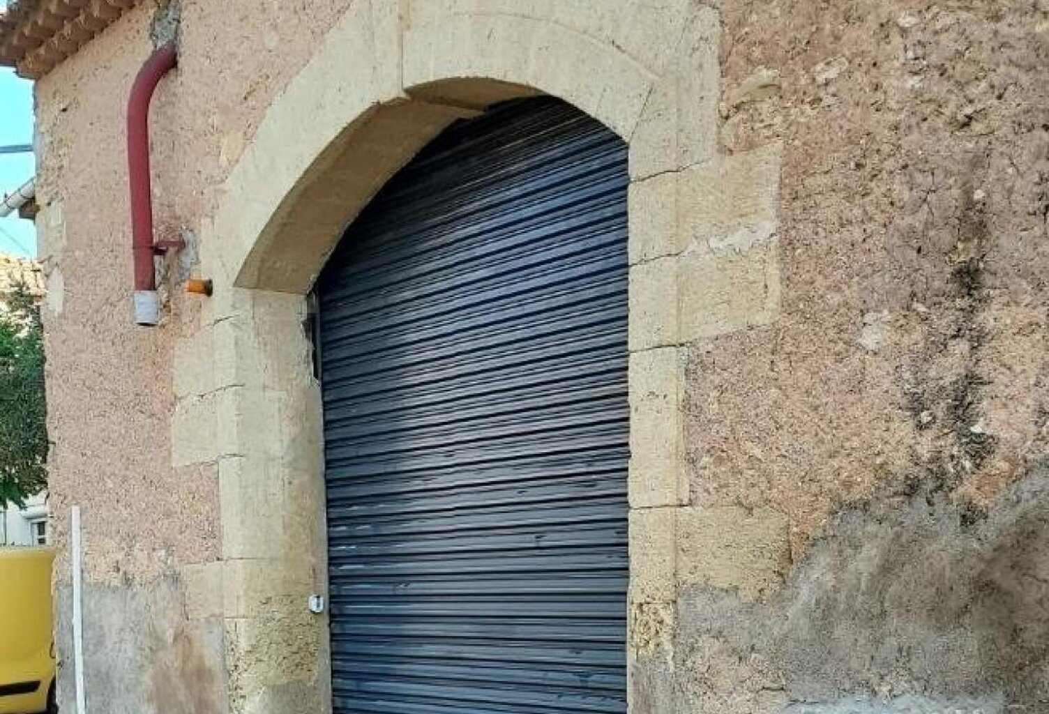 Garage de 197 m² + Etage, aménageable en appartements — photo 1
