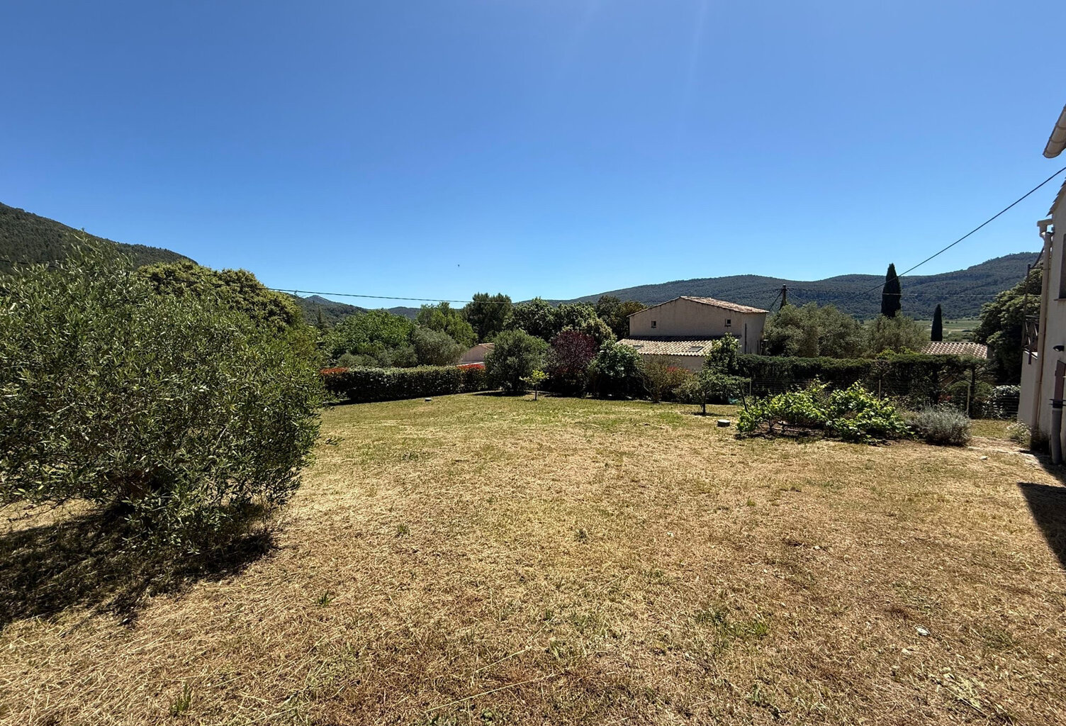 Maison de campagne en situation dominante / Vue dégagée — photo 1