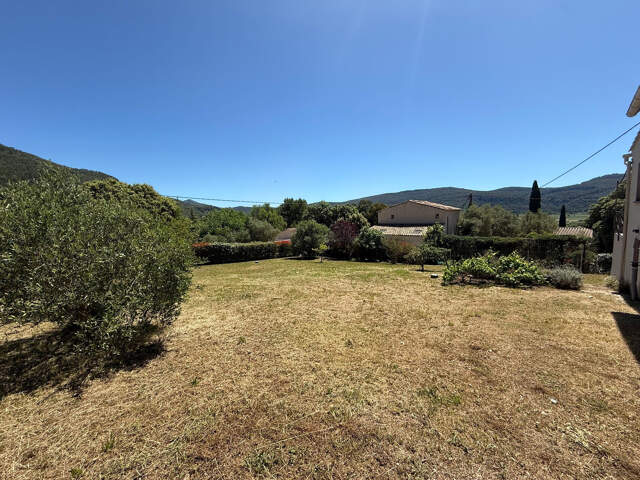 Maison de campagne en situation dominante / Vue dégagée — photo du bien