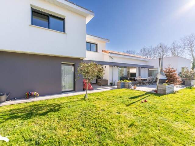 Contemporaine de 5 pièces principales — photo du bien