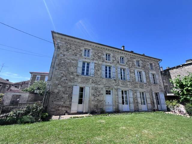 Maison de ville de 8 pièces principales — photo du bien
