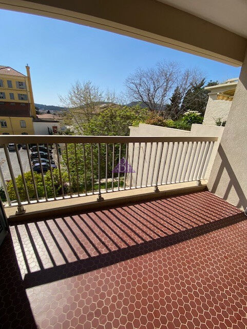 Appartement  T1 à louer Hyères 83400