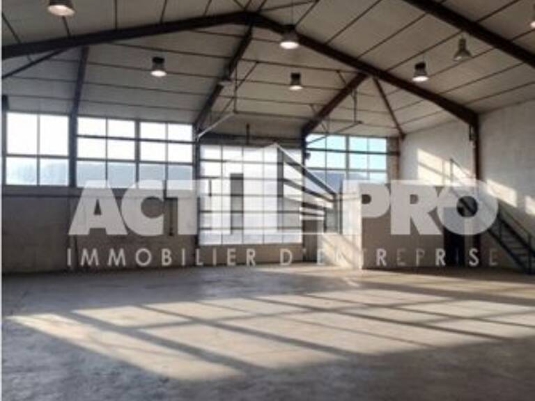Entrepot à vendre — photo 1