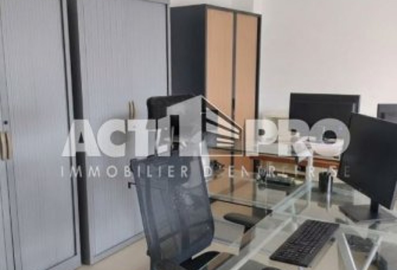 Bureaux à louer — photo 1