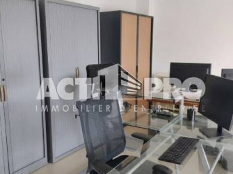 Bureaux à louer — photo 1