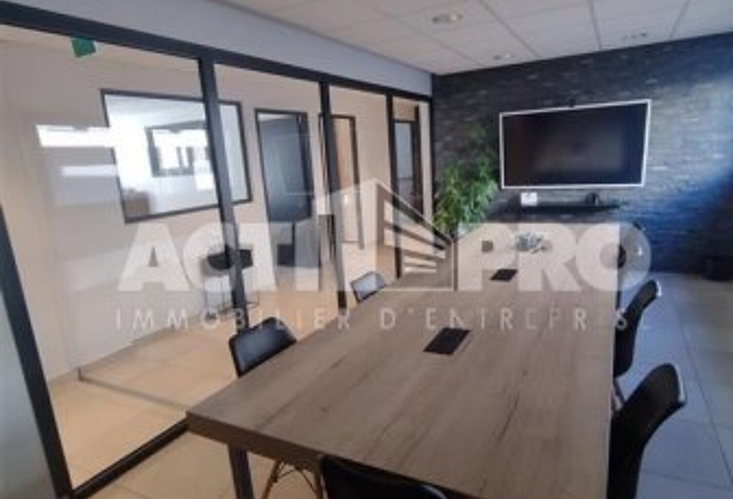 Bureaux à louer — photo 1