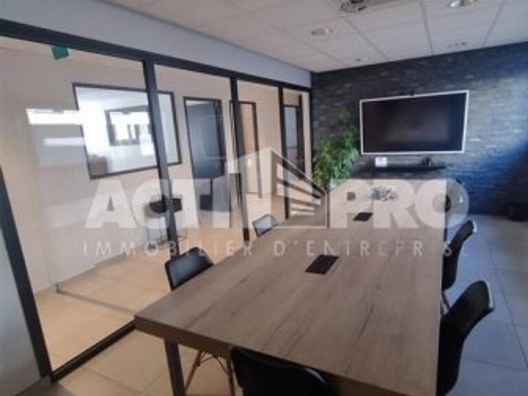 Bureaux à louer — photo 1