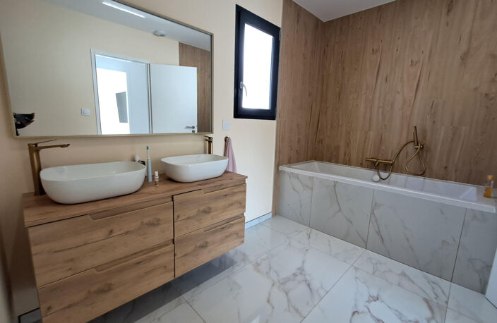 À VENDRE- VILLA NEUVE DE PLAIN PIED AVEC PISCINE- AUJARGUES — photo 4