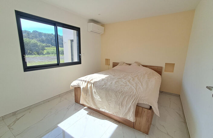 À VENDRE- VILLA NEUVE DE PLAIN PIED AVEC PISCINE- AUJARGUES — photo 5