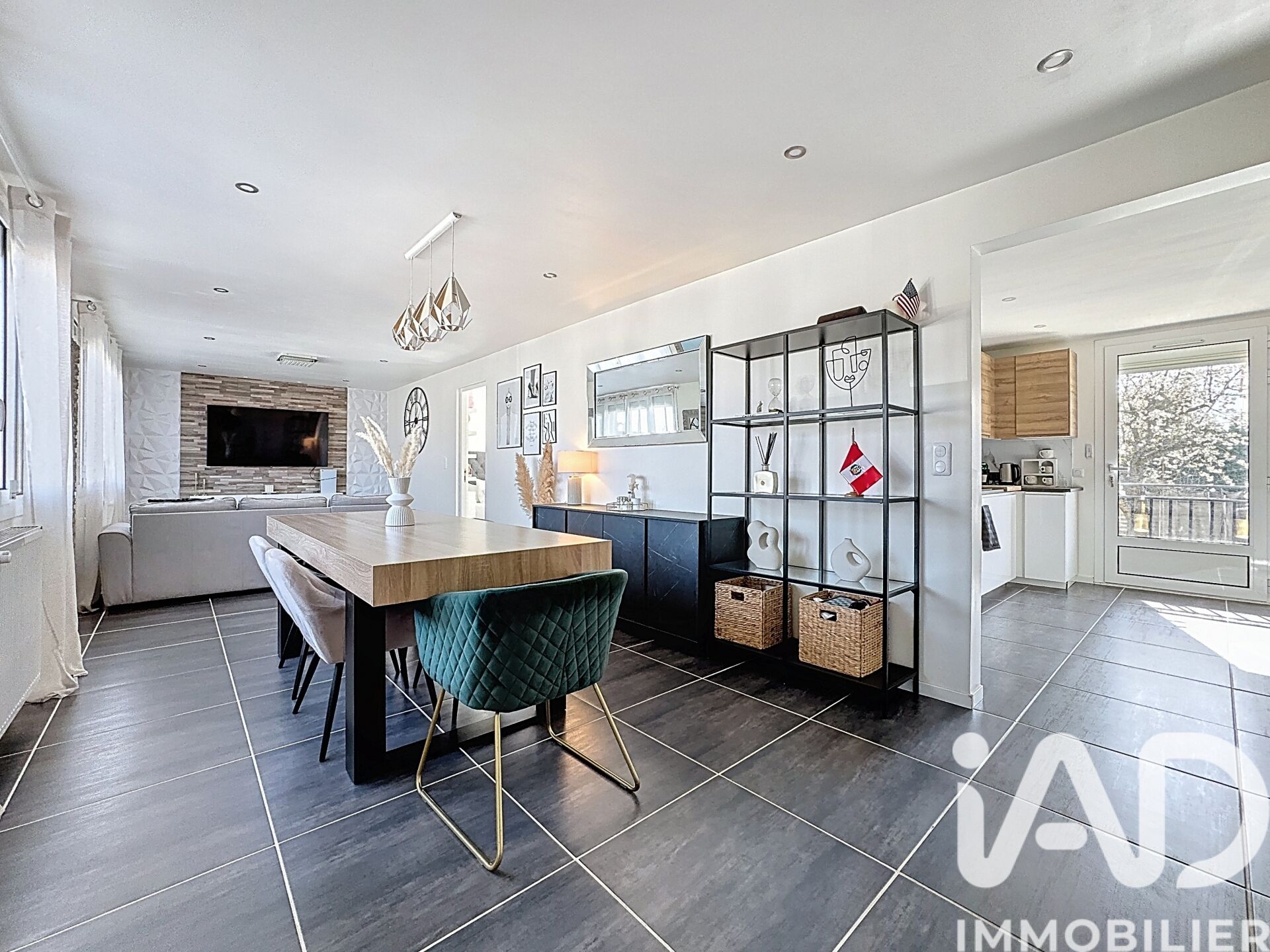 Paray-Vieille-Poste - 149m² - 8p. - 5ch.