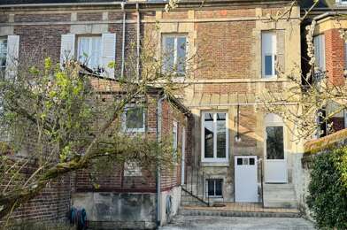 Maison 6 pièces 1590 €