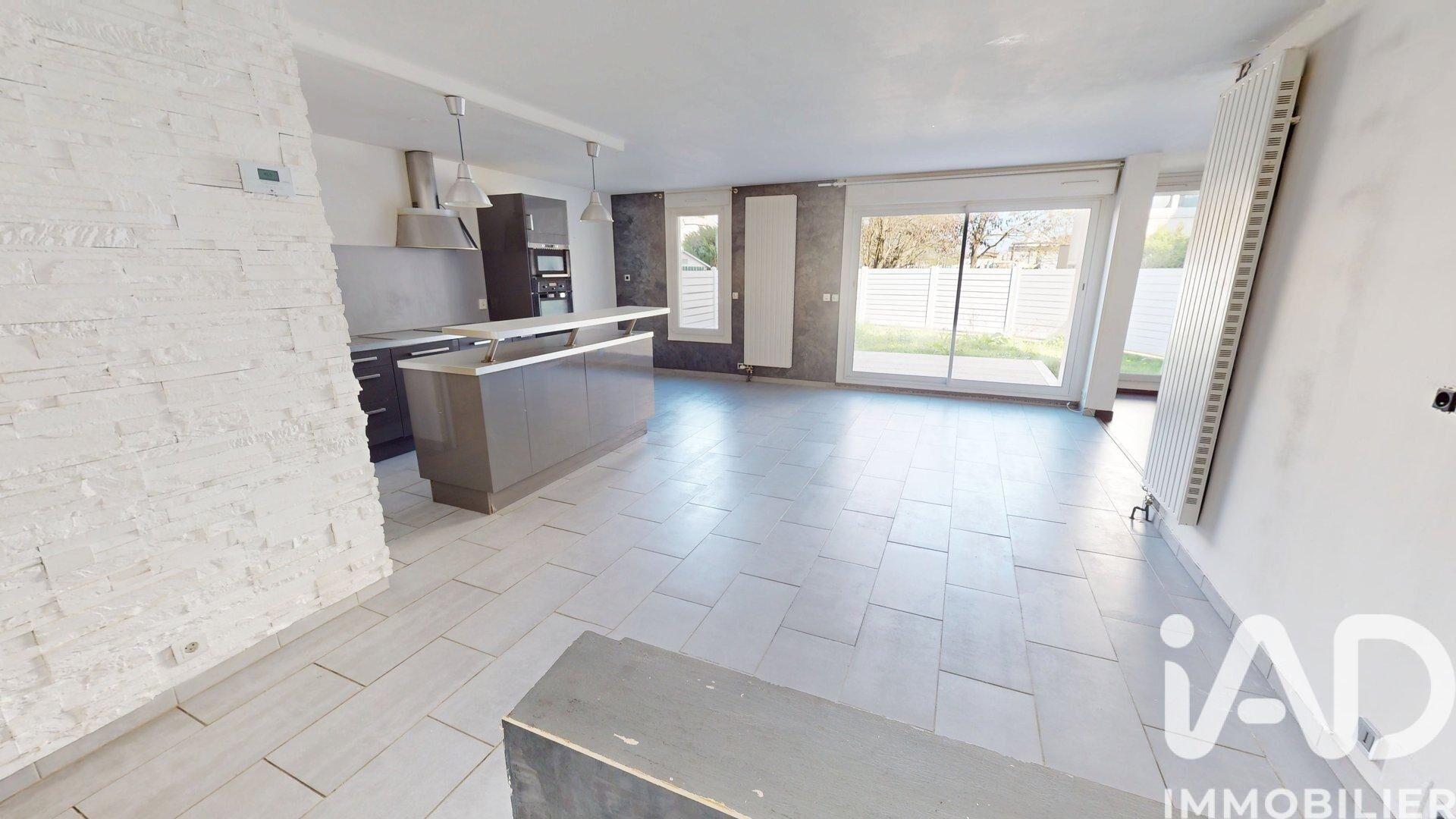 Appartement à vendre, 5 pièces, 93 m², Nandy