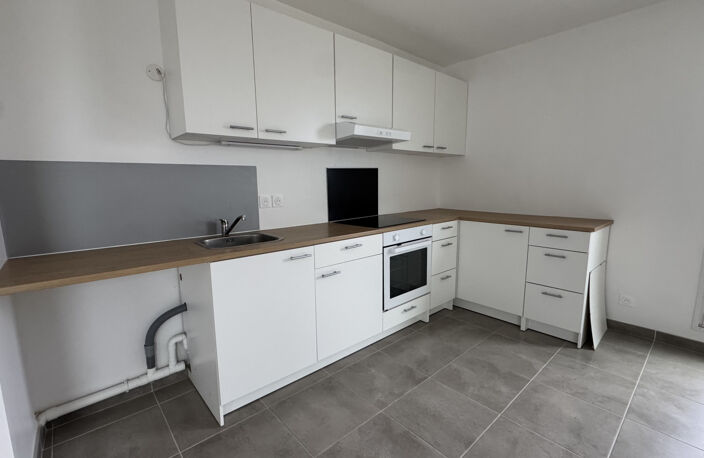 EN EXCLUSIVITÉ - APPARTEMENT TYPE 3 TERRASSE + STATIONNEMENT — photo 3