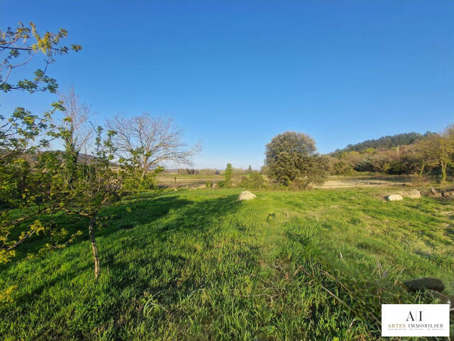 Terrain constructible de 1170 m² viabilisé borné libre constr — photo du bien
