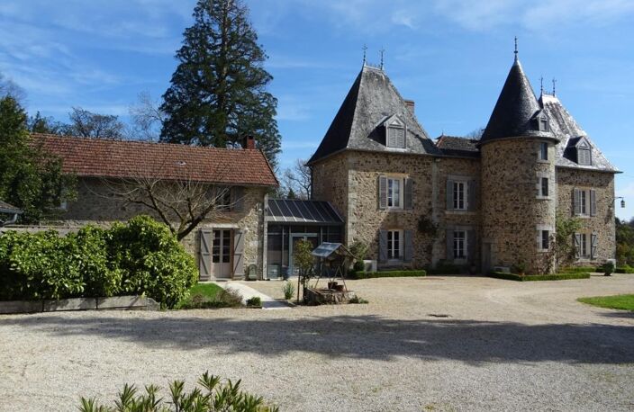 SECTEUR SAINT HILAIRE LES PLACES PROCHE DE NEXON EN HAUTE VIENNE MAGNIFIQUE MANOIR DU 17EME DE 280 M² HABITABLES SUR 17862 M² DE TERRAIN AVEC UN ETANG DE 6000 M² ET PISCINE — photo 2