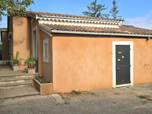 Villa T4 de 93 m2 avec annexes et piscine sur 2229 m2 de terrain — photo du bien