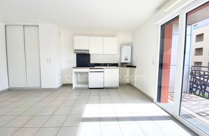 Appartement T3 ultra lumineux avec balcon - Garage fermé - Place de stationnement privative — photo 3