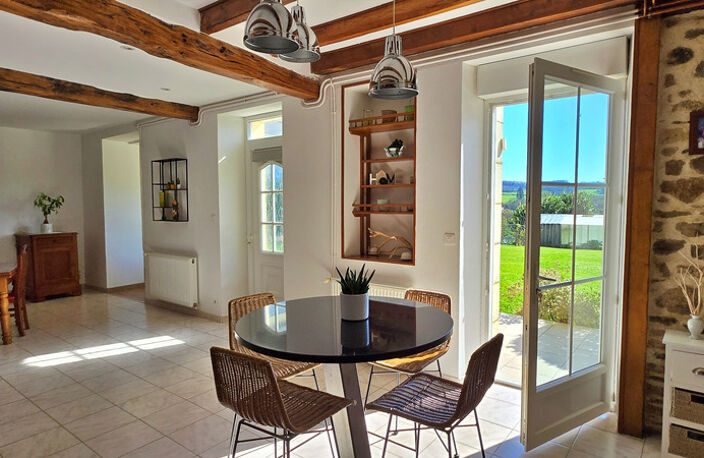 Maison en Pierre avec Grange Atelier Piscine et Jardin - Calme et vue imprenable — photo 2