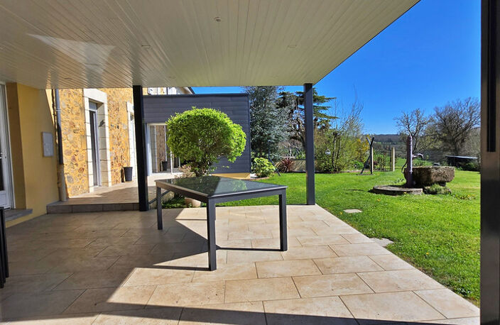 Maison en Pierre avec Grange Atelier Piscine et Jardin - Calme et vue imprenable — photo 3