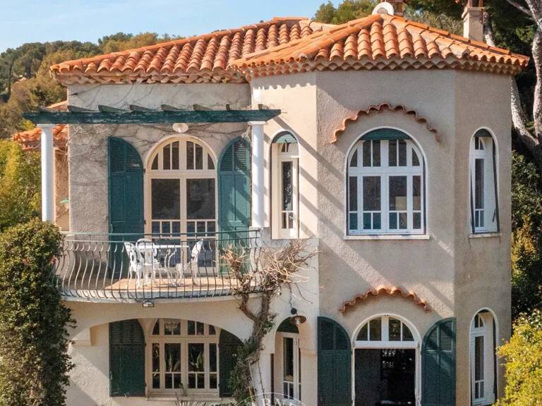 VENTE - CASSIS - MAISON 1930 AVEC DEPENDANCE ET PISCINE- VUE MER — photo 1