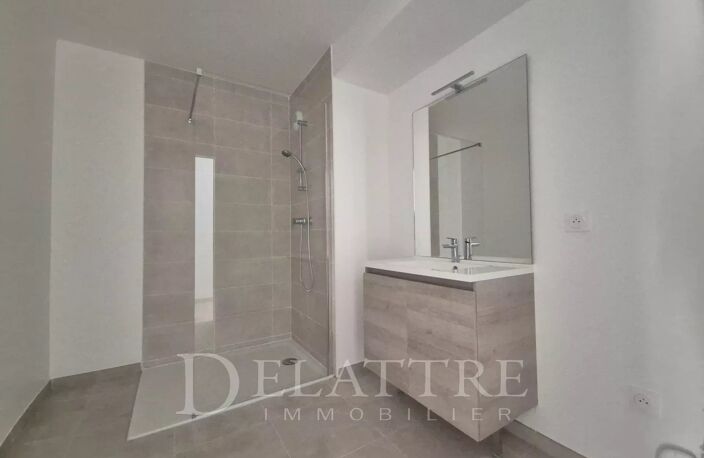 OPIO – Dernier étage – 3 pièces  avec terrasse et vue dégagée — photo 5