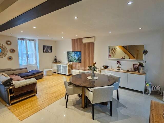 A vendre ETAMPES (91) . Maison en très bon état, 6 pièces, cave, cour et jardin clos — photo du bien