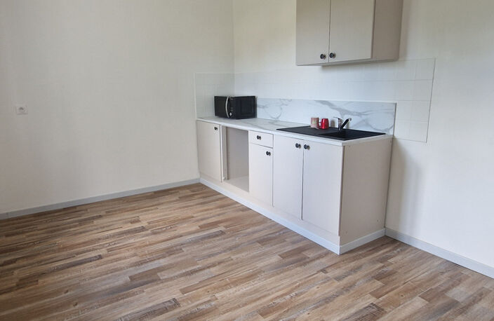 Maison à vendre 4 pièces MONTENDRE (17)- 77 m² habitables-Terrain 1 336 m² — photo 3
