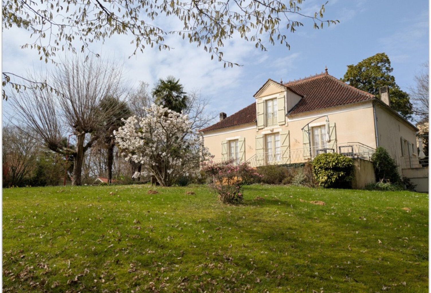 Propriété de caractère de 170 m² + maisonnette 30 m², classée 3 épis Gite de France sur 2 500 m² Vue Pyrénées — photo 1