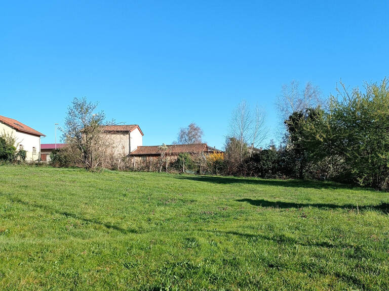 Terrain 934 m2 – 5 minutes du centre ville RARE à PUY GUILLAUME (63290) — photo 1