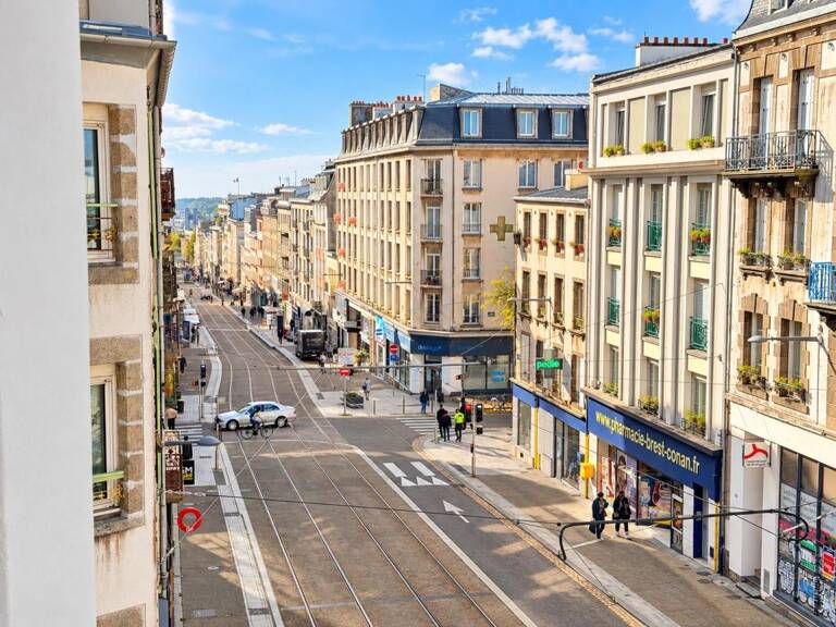 Brest – Spacieux T4 avec balcons, ascenseur, parking et cave — photo 1