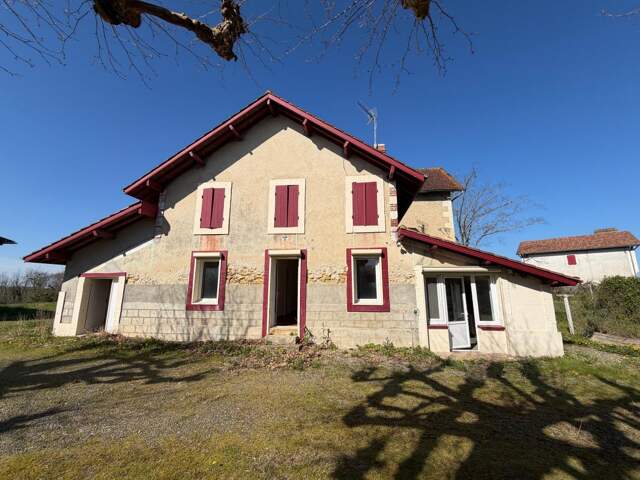 Maison de 130 m² à rénover sur environ 2000 m² et combles aménageables — photo du bien