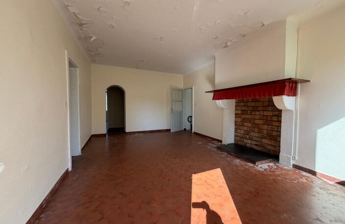 Maison de 130 m² à rénover sur environ 2000 m² et combles aménageables — photo 2