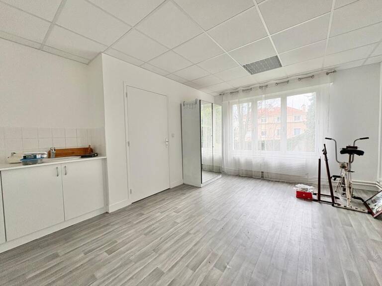 Immeuble avec maison À Vendre — photo 1
