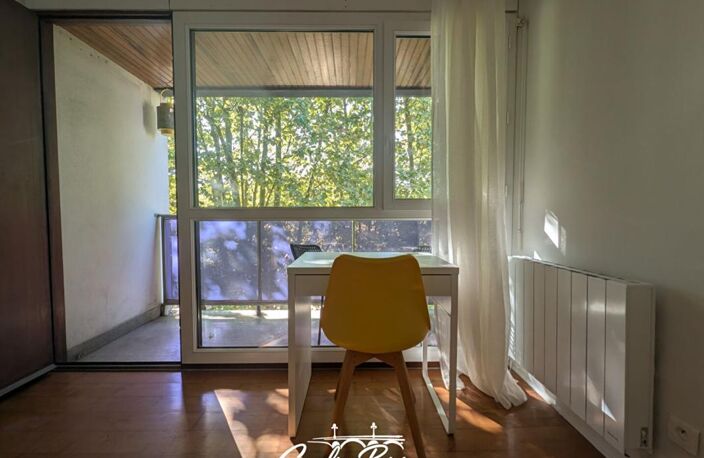 Appartement traversant et lumineux - Bordeaux St Croix- gare St Jean- Ascenseur - T3 de 72m² — photo 2