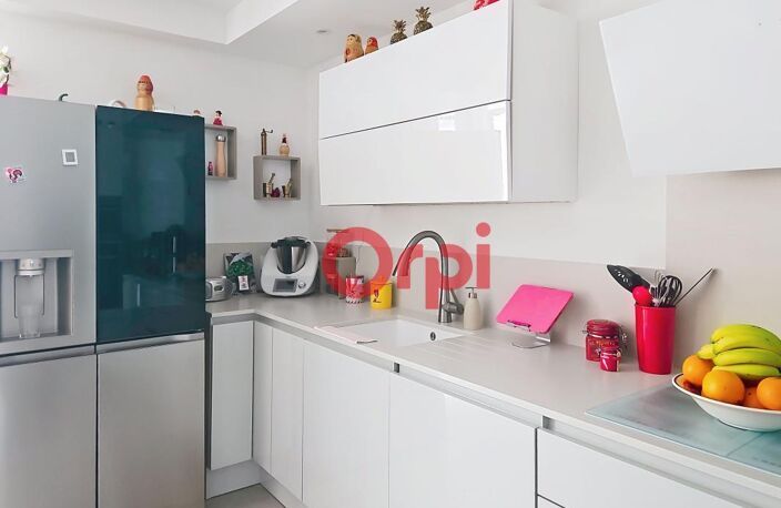 Appartement À Vendre à la SEYNE SUR MER, TAMARIS  t3 de 66m² avec véranda et cave — photo 4