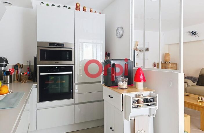 Appartement À Vendre à la SEYNE SUR MER, TAMARIS  t3 de 66m² avec véranda et cave — photo 5
