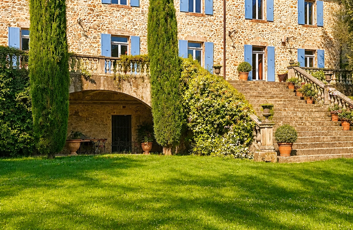 DOMAINE DE CARACTÈRE EN ARDÈCHE, 2 HECTARES, RIVIÈRE, PISCIN — photo 2