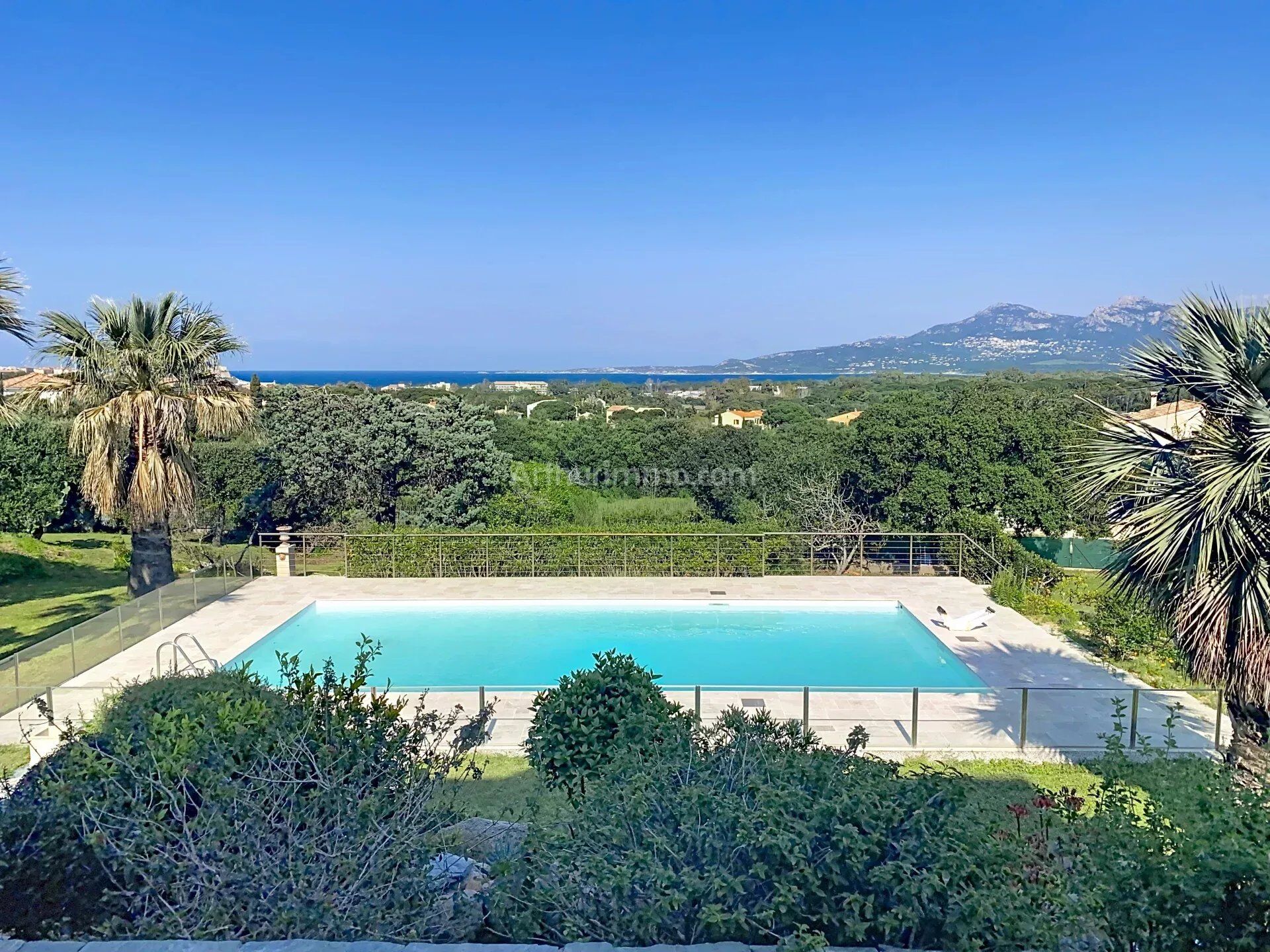 Maison 9 pièces 317 m² · à Calvi · 317 m² · 1 990 000 €