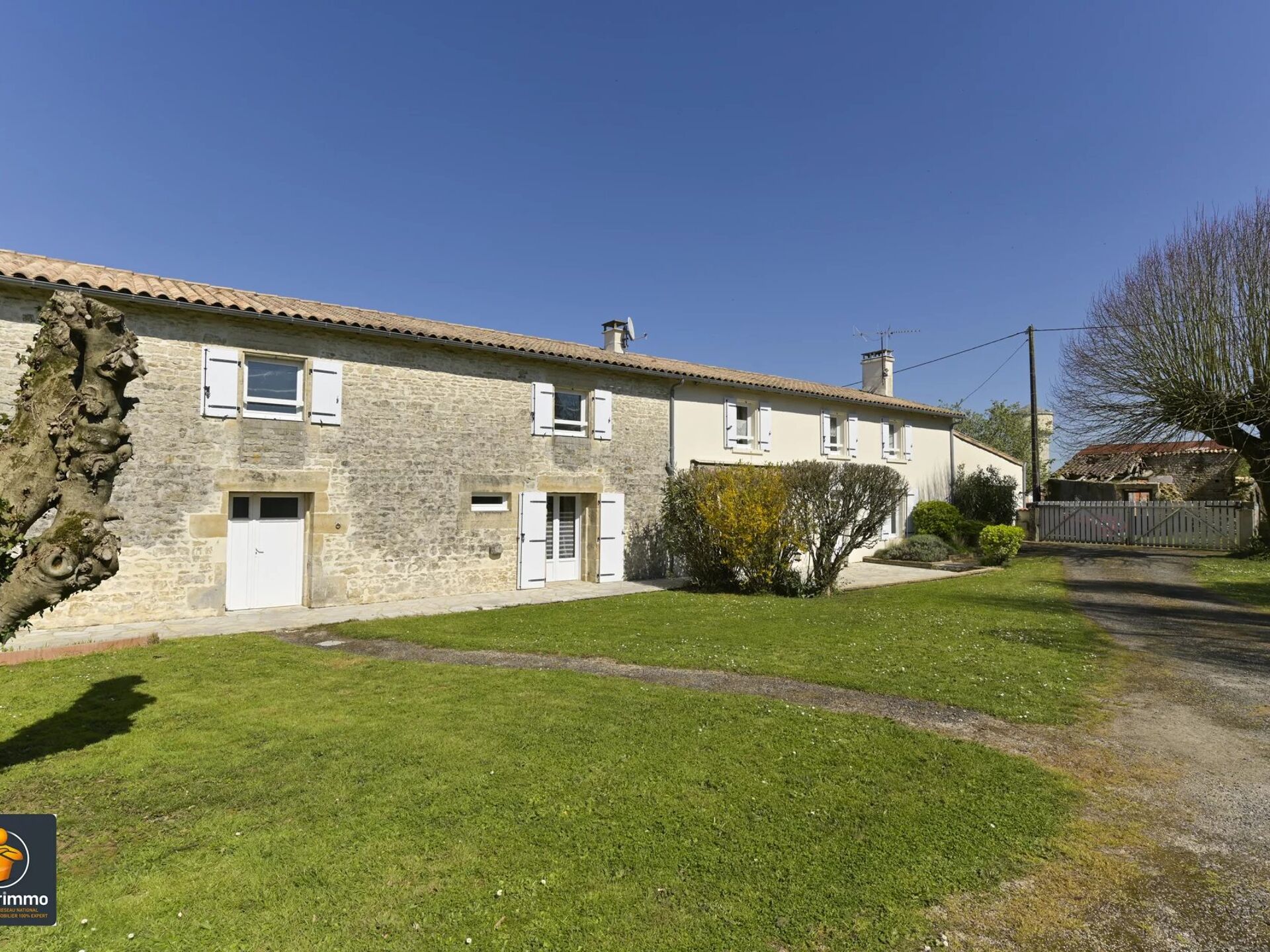 Maison 6 pièces 226 m² · à Sainte-Néomaye · 226 m² · 287 000 €