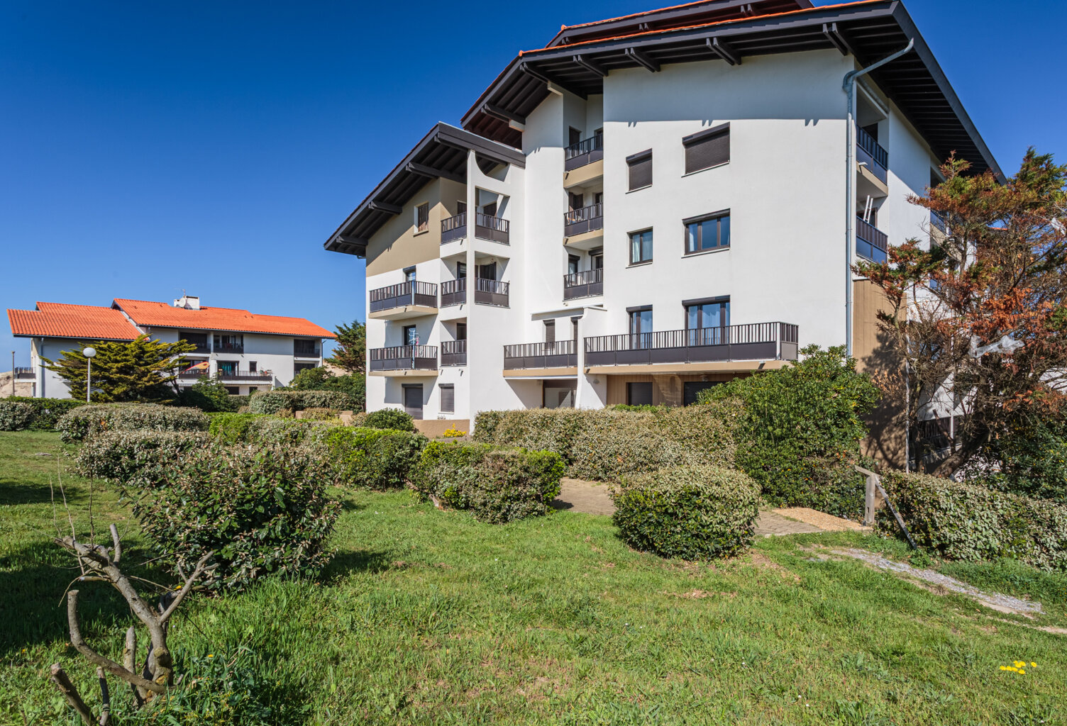 Appartement T3 entièrement rénové avec terrasse d'angle de 4 — photo 1