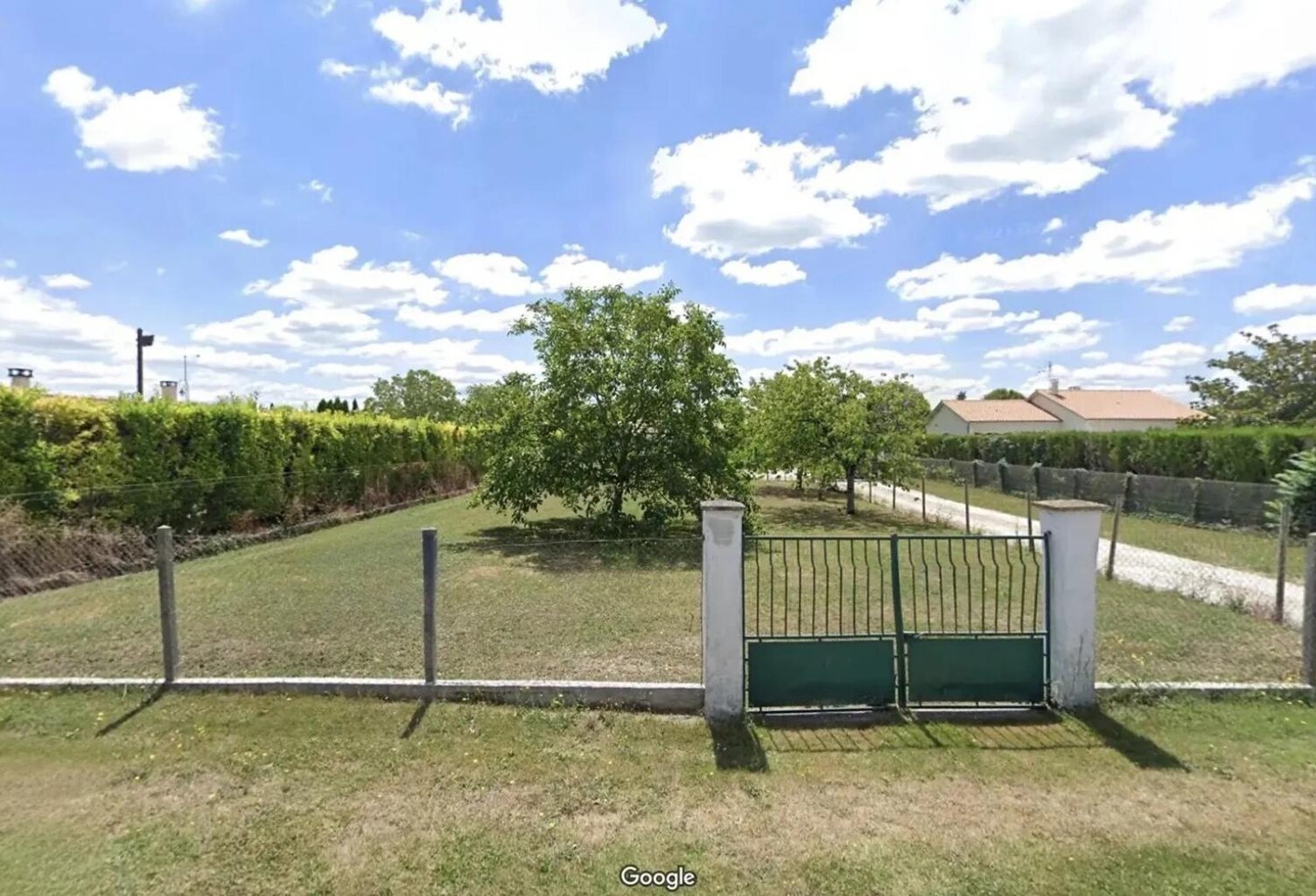 Terrain constructible non viabilisé, clos — photo 1
