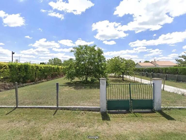 Terrain constructible non viabilisé, clos — photo 1
