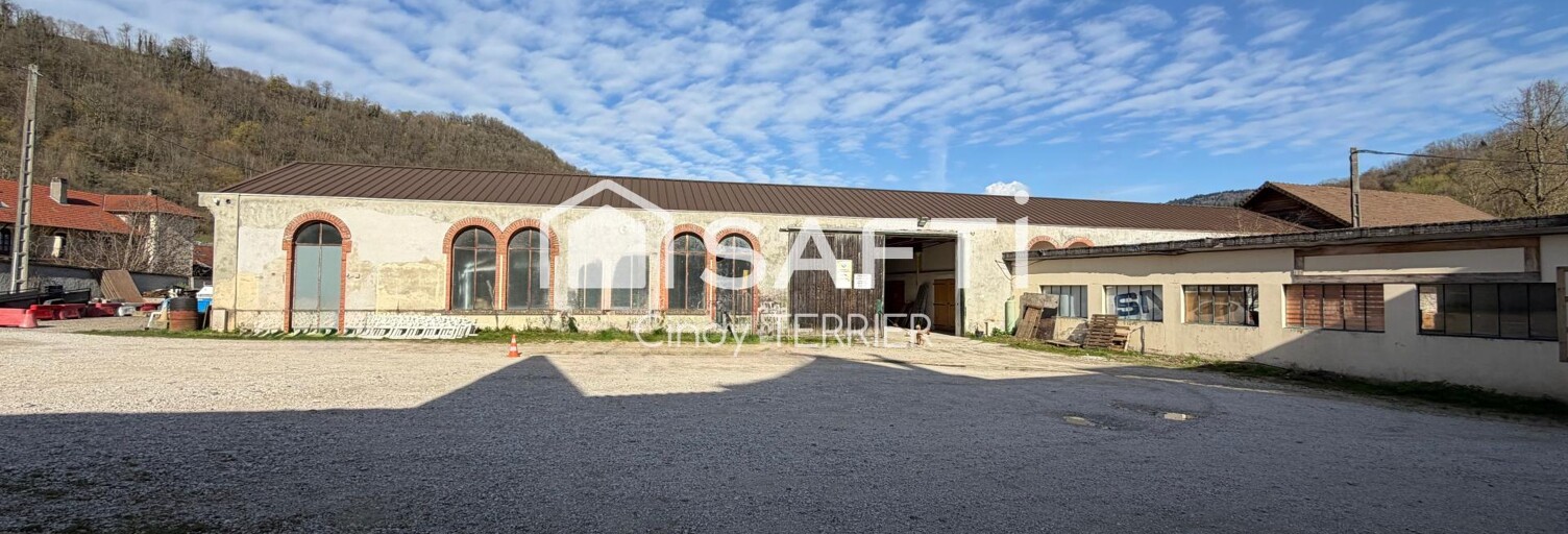 Immeuble  1200 m² à vendre à Saint-Geoire-en-Valdaine (38620)