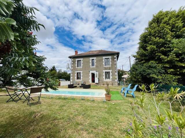 Maison en pierre de 5 pièces principales — photo du bien