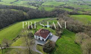 Maison 11 Pièces 488 m² à vendre à Bardos (64520)