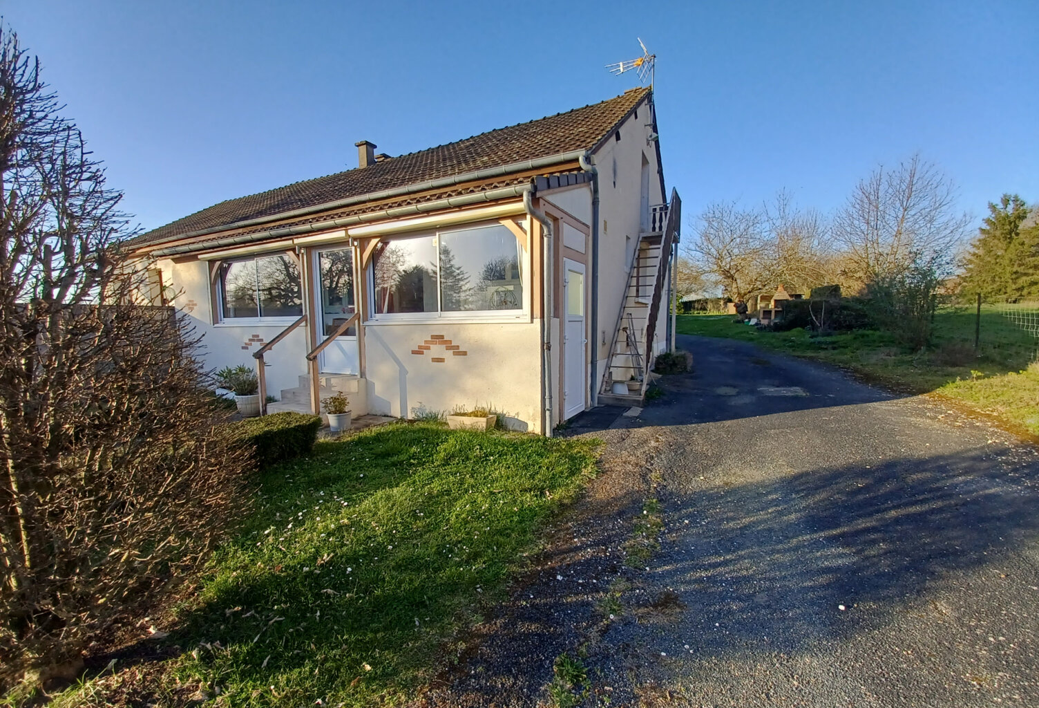 Maison de village avec terrain et dépendances — photo 1