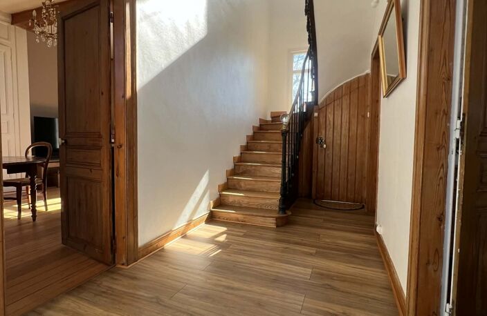 Vente Maison/villa 8 pièces — photo 2