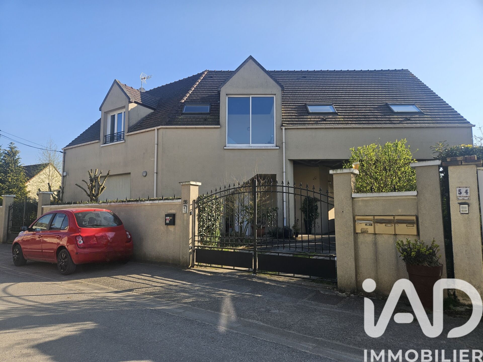 Crecy-la-Chapelle - 205m² - 8p. - 6ch.