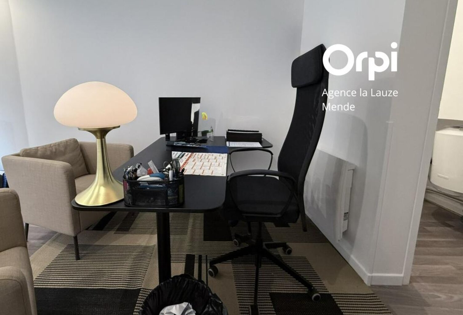 Local commercial / bureau — photo 1